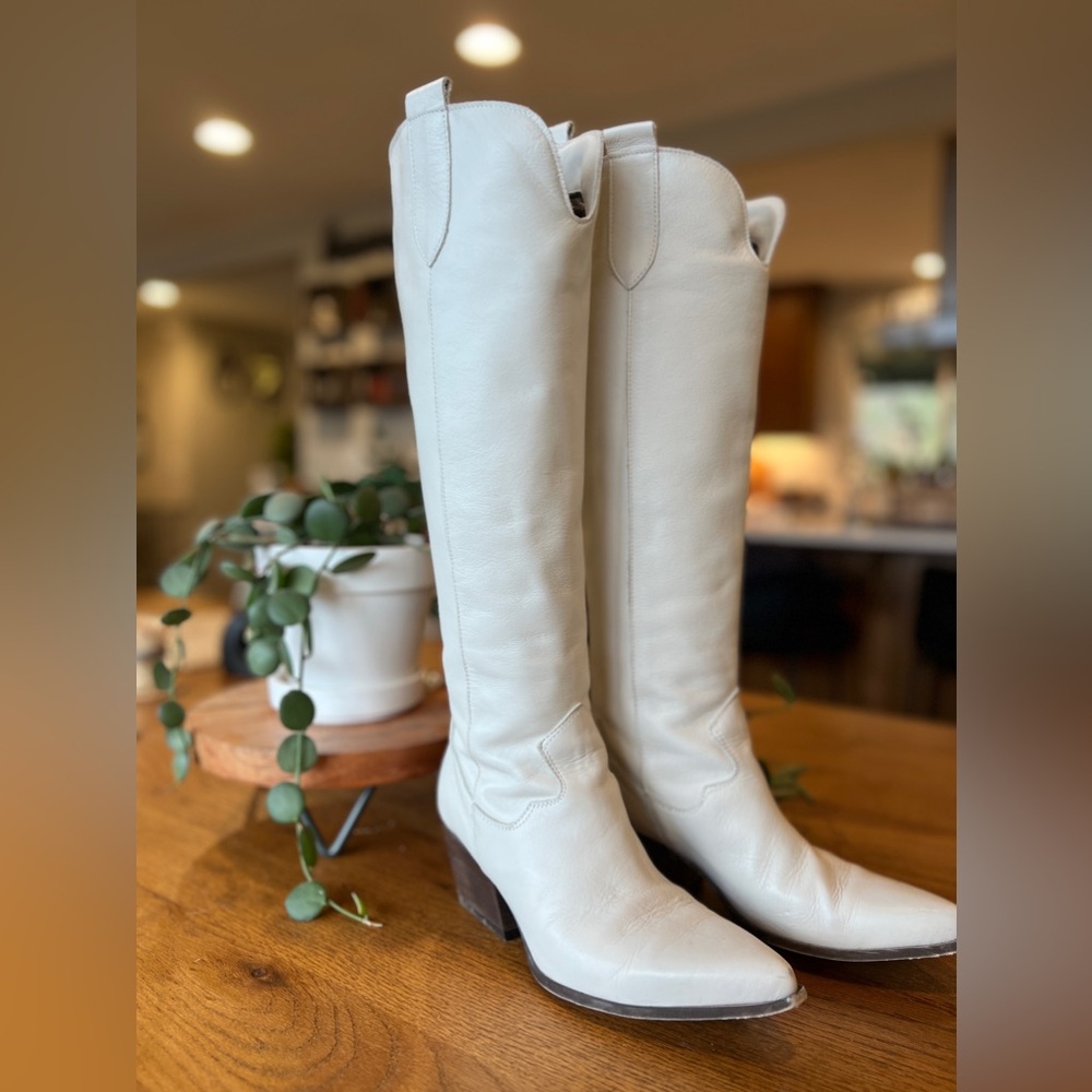 Valezka Knee High Boot size 8 in White